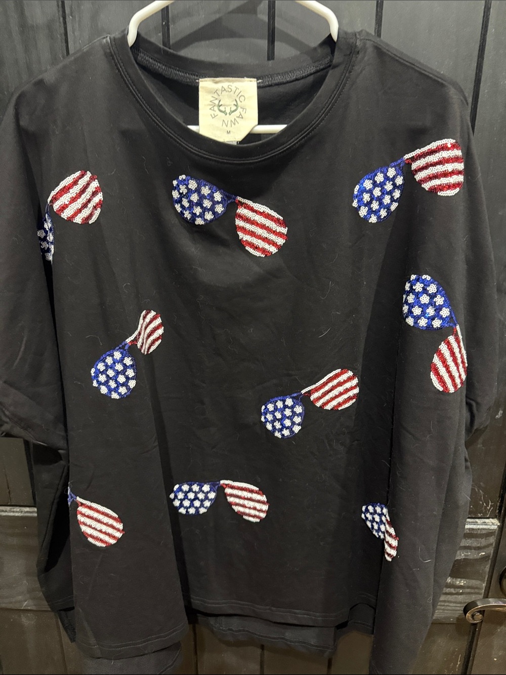 Black Men's Graphic Long-Sleeve Shirt with American Flag Sunglasses